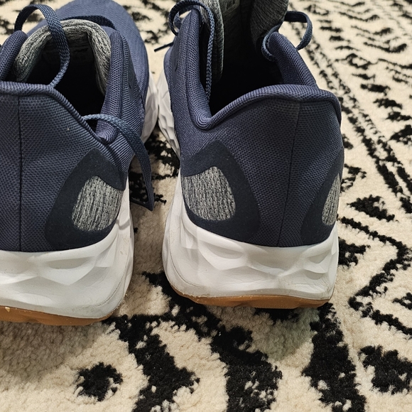 New Balance - Picture 6 of 9